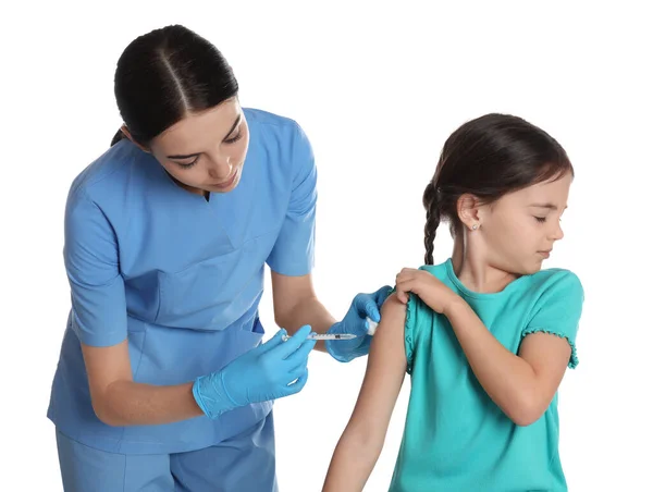 Arzt Impft Kleines Kind Auf Weißem Hintergrund — Stockfoto