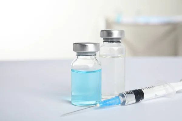 Fényes Hátterű Injekciós Üvegek Fecskendő Védőoltás Védőoltás — Stock Fotó