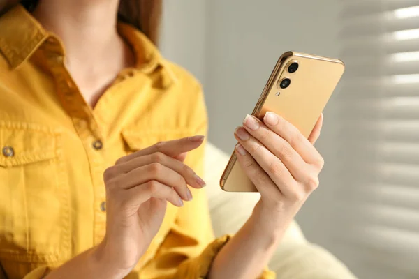 Young Woman Using Modern Smartphone Indoors Closeup — Stock Photo, Image