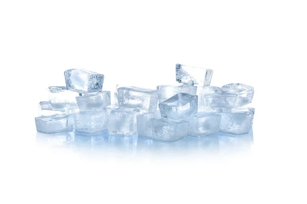 Cubos Hielo Cristalinos Aislados Blanco —  Fotos de Stock