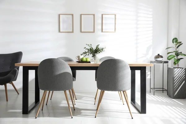 Intérieur Élégant Avec Table Chaises Idée Design — Photo