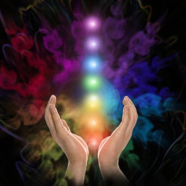 İnsanoğlunun yakın görüntüsü ve çakra noktaları. İyileştirme enerjisi 