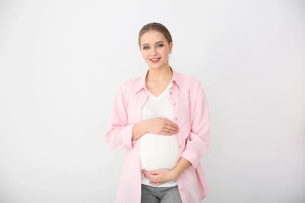 Glückliche Junge Schwangere Frau Auf Weißem Hintergrund — Stockfoto