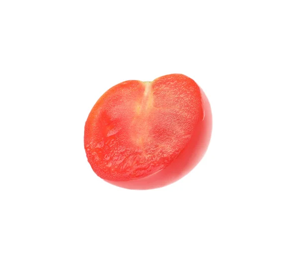 一半新鲜成熟的樱桃番茄 用白色隔开 — 图库照片