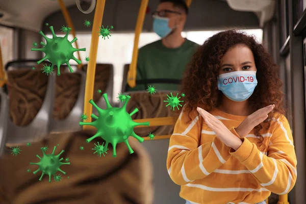 Афроамериканка Медицинской Маске Автобусе Защита Вирусов — стоковое фото