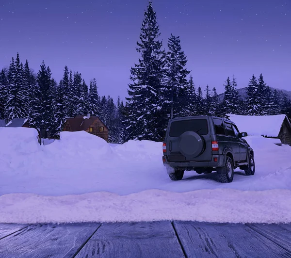 Dřevěný Povrch Auto Zasněžené Silnici Zimě — Stock fotografie