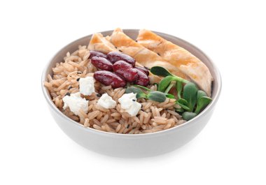 Lezzetli kahverengi pirinç, fasulye ve beyaz üzerine izole edilmiş tavuk eti.