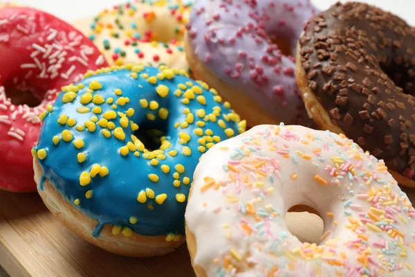 Donuts Glacés Délicieux Avec Des Aspersions Vue Rapprochée — Photo