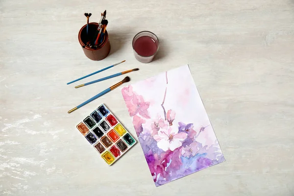 Плоска Композиція Акварельними Фарбами Квітковою Картиною Світлому Столі — стокове фото
