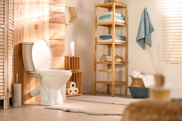 Moderne Toilettenschüssel Stilvollen Bad Interieur — Stockfoto