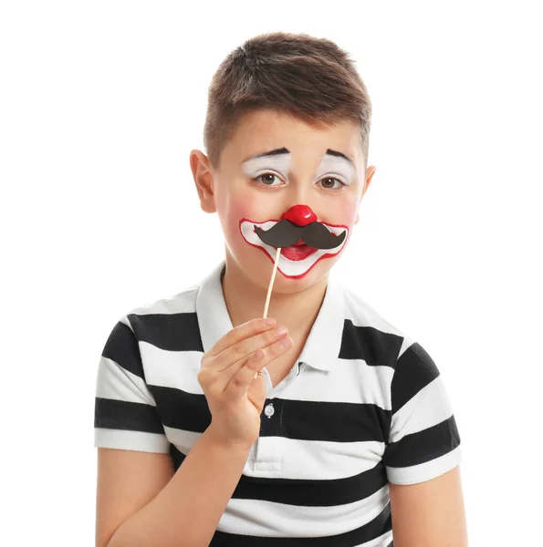 一个十几岁的男孩 有着小丑般的妆容和白色背景的假胡子 四月愚人节 — 图库照片