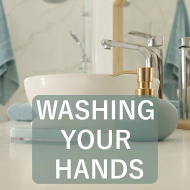 Tuvalet eşyaları ve lavabo. Coronavirüs salgını sırasında ellerin yıkanması önemli bir tedbir.