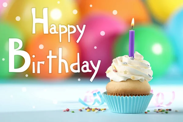 Texto Feliz Aniversário Delicioso Cupcake Com Vela Fundo Borrado — Fotografia de Stock