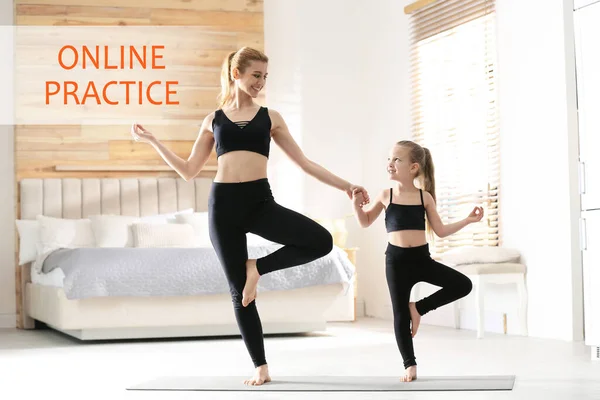 Mama Fiica Practicând Yoga Acasă — Fotografie, imagine de stoc