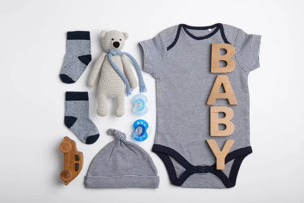 Platte Lay Compositie Met Kinderkleding Woord Baby Witte Tafel — Stockfoto