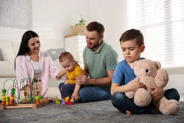 Unhappy Little Boy Feeling Jealous While Parents Spending Time His — Stock Photo, Image