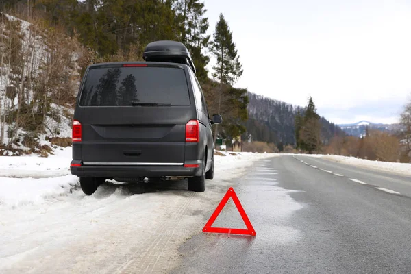 Señal Parada Emergencia Coche Roto Día Invierno — Foto de Stock