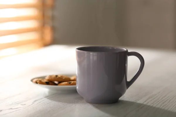 Lekkere Koffie Koekjes Witte Houten Tafel Goedemorgen — Stockfoto