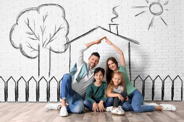 Família Feliz Com Crianças Sonhando Com Casa Nova Ilustrações Parede — Fotografia de Stock