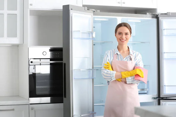 Rongy Közelében Tiszta Hűtőszekrény Otthon — Stock Fotó