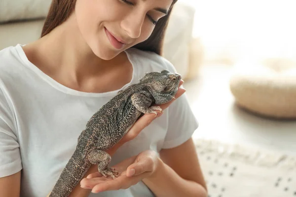 Woman Holding Bearded Lizard Indoors Closeup Exotic Pet — Stock Photo, Image