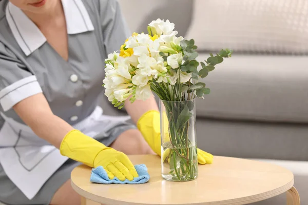 Young Chambermaid Wiping Dust Wooden Table Hotel Room Closeup — Stock Photo, Image