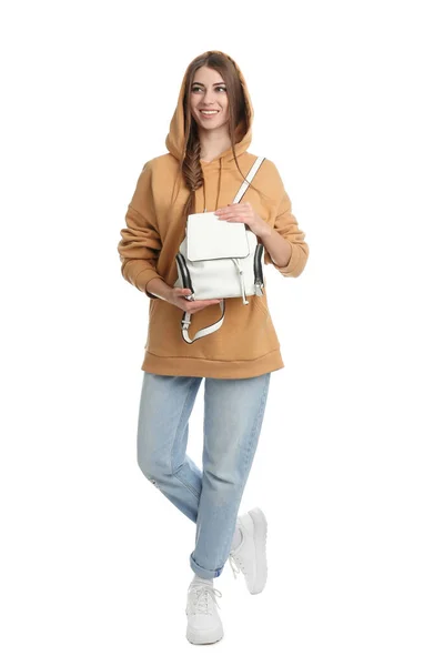 Vacker Ung Kvinna Casual Outfit Med Snygg Väska Vit Bakgrund — Stockfoto