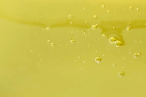 Gel Cosmétique Transparent Pur Sur Fond Jaune Gros Plan — Photo