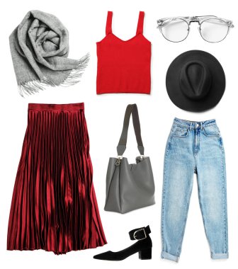 Beyaz arka planda şık kadın kıyafetleri ve aksesuarları.