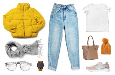 Beyaz arka planda şık kadın kıyafetleri ve aksesuarları.