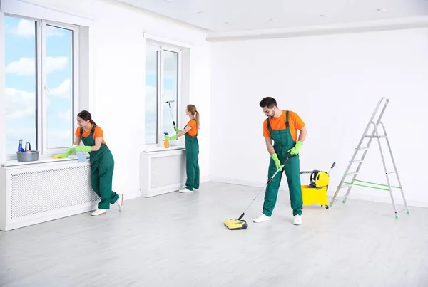 Team Professional Janitors Uniforms Cleaning Room — Stock Photo, Image