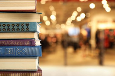 Bulanık arkaplan ve metin için farklı kitapların toplanması