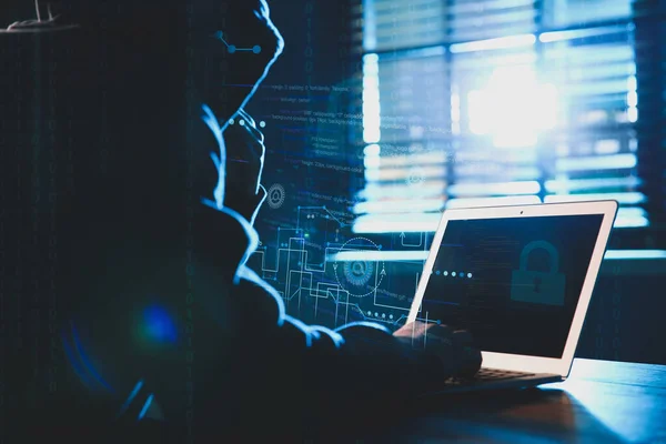Hacker Trabalhando Com Laptop Mesa Dentro Casa Ciberataque — Fotografia de Stock