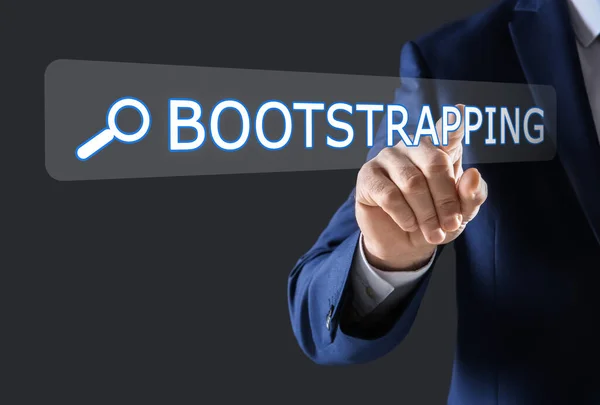 Üzletember Megérinti Virtuális Képernyőn Szó Bootstrapping Keresési Sáv Sötét Háttér — Stock Fotó