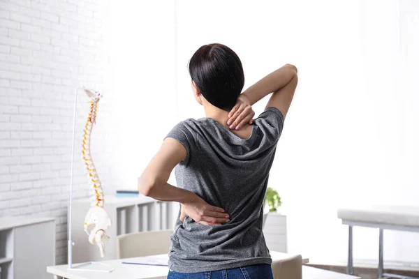 Woman Suffering Pain Back Clinic Visiting Orthopedist — Stock Photo, Image