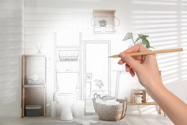 Banyo iç tasarımı çizen kadın. Fotoğraf ve çizimin kombinasyonu