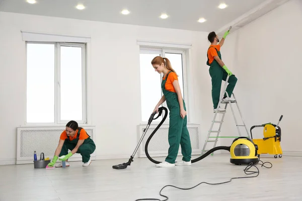 Team Professional Janitors Uniforms Cleaning Room — Stock Photo, Image