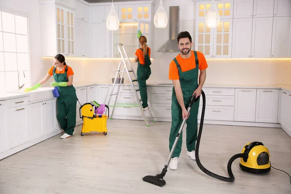 Team Professional Janitors Cleaning Modern Kitchen — Stock Photo, Image