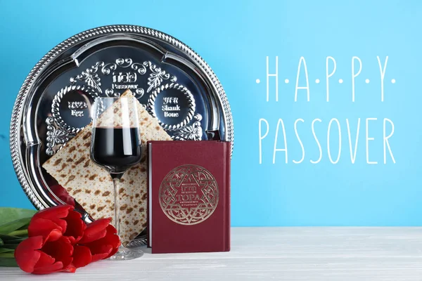 Symbolické Pesach Passover Seder Položky Bílém Dřevěném Stole — Stock fotografie