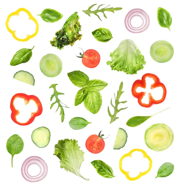 白い背景に異なる野菜やハーブのセット トップビュー サラダのための新鮮な食材 — ストック写真