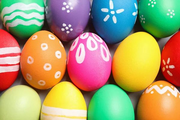 Arka Plan Olarak Farklı Desenlere Sahip Renkli Paskalya Yumurtaları Üst — Stok fotoğraf