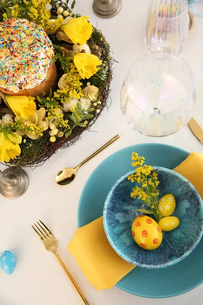 Feestelijke Paastafel Met Prachtige Bloemdecoratie Eieren Bovenaanzicht — Stockfoto