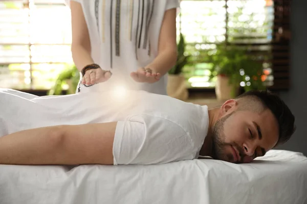 Young Man Healing Session Therapy Room — Stock Photo, Image