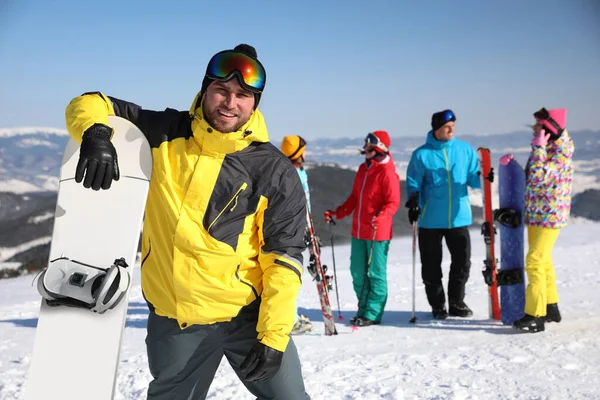 Молода Людина Сноубордом Гірськолижному Курорті Зимові Канікули — стокове фото