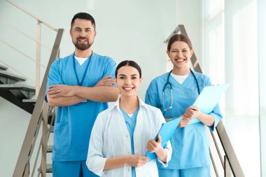 Bir grup doktor hastanede. Tıbbi hizmet
