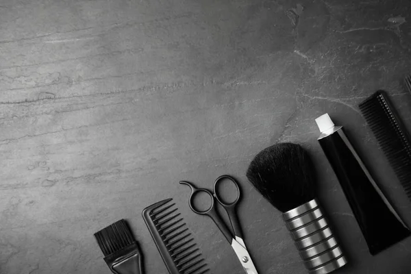 Професійні Інструменти Фарбування Волосся Фоні Чорного Каменю Плоский Шар Простір — стокове фото