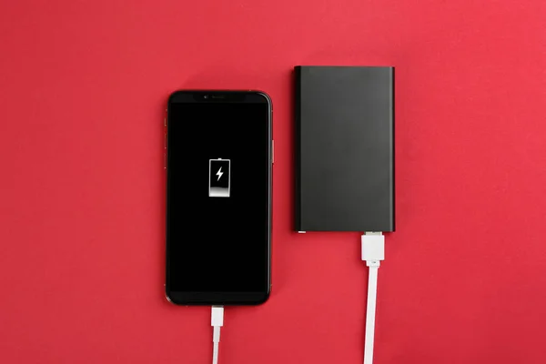 Mobile Phone Charging Power Bank Red Background Flat Lay — Stock Photo, Image