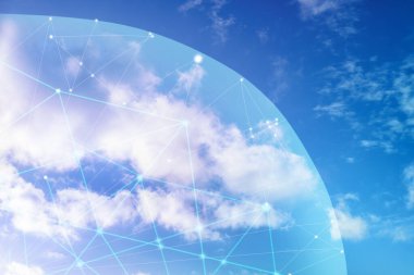 Mavi gökyüzü ve ağ bağlantı hatları. Bulut teknolojisi