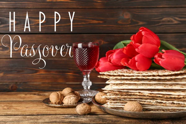 Σύνθεση Passover Matzos Ξύλινο Τραπέζι Γιορτή Πέσακ — Φωτογραφία Αρχείου