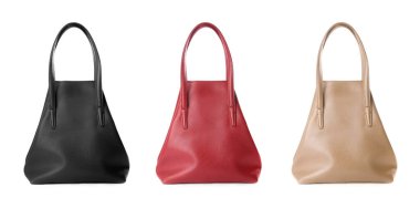 Beyaz arka planda farklı kadınların çantaları.